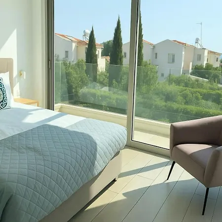 Too Coool Milos Lifestyle *