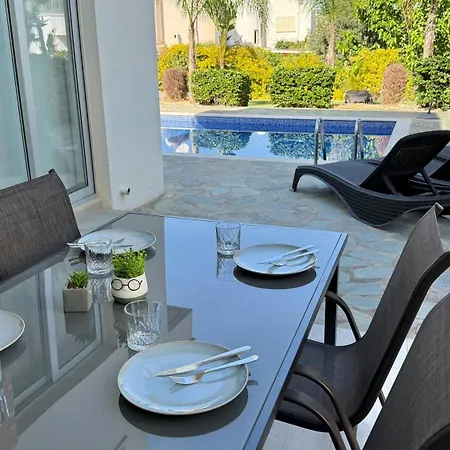 Too Coool Milos Lifestyle