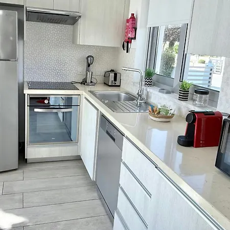 Too Coool Milos Lifestyle