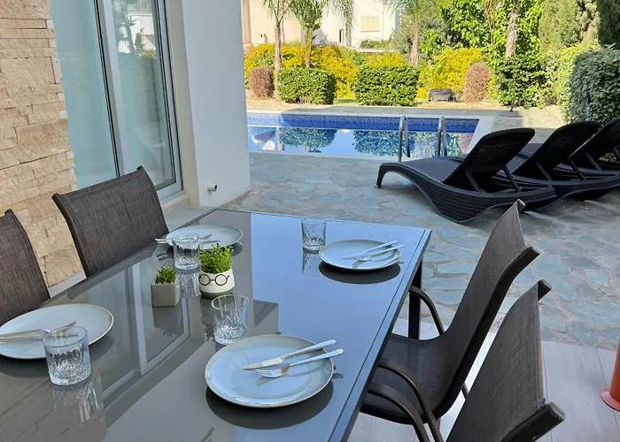 Too Coool Milos Lifestyle