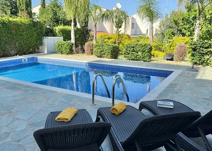 Too Coool Milos Lifestyle